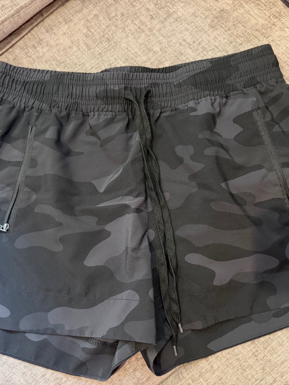 Women’s camo running shorts size M